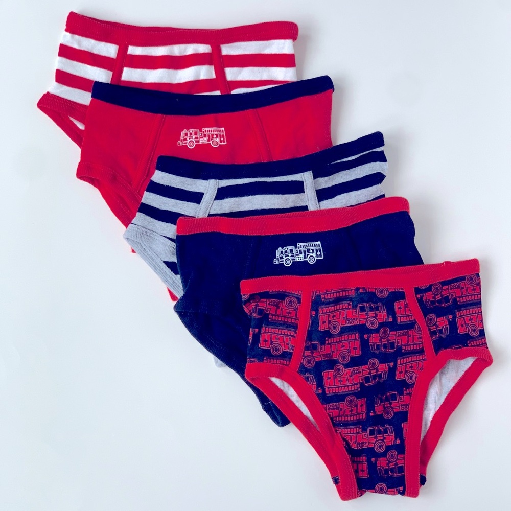 NWOT GAP Kids Fire Truck Underwear Set in size 4-5years 100% organic cotton